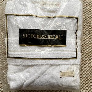 NEW vintage 90s Victoria’s Secret robe